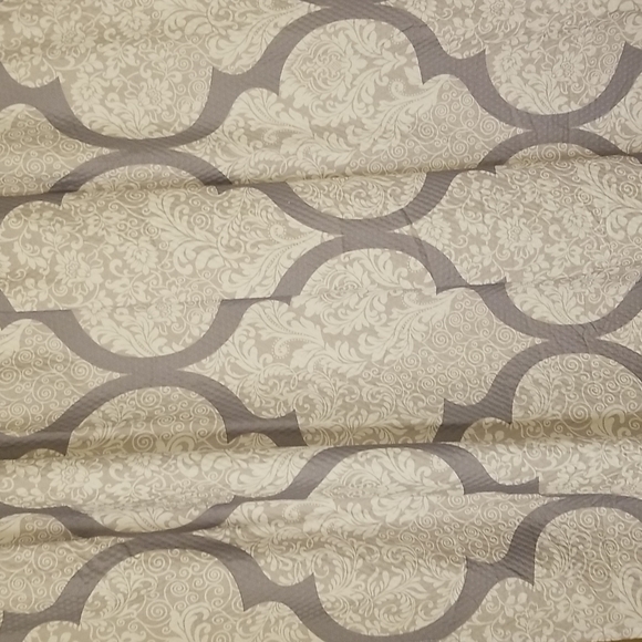 NWOT shower curtain. Grey & White - Picture 2 of 6